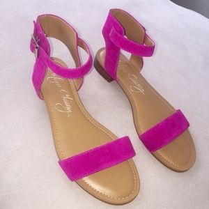 Arturo Chiang Flat Sandals